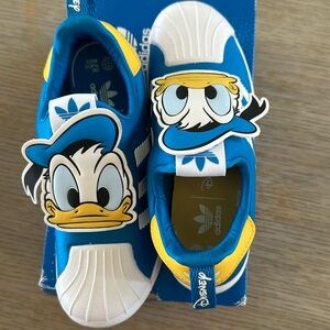 Donald duck adidas
